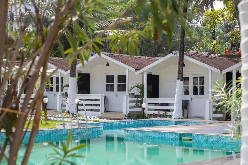 Морджим: Stone Wood Village Resort - Morjim Beach