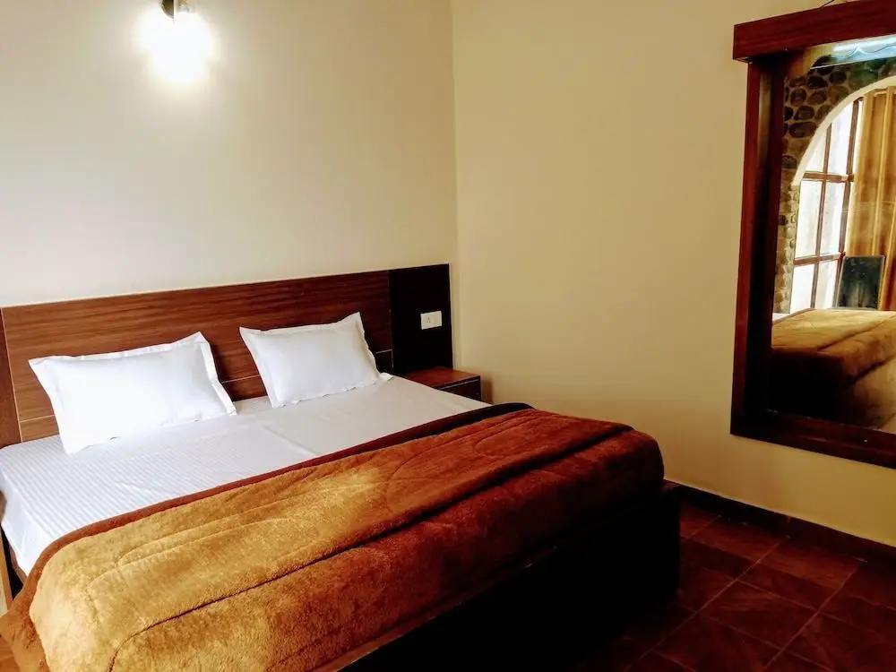 Наинитал: Corbett Symphony Resort