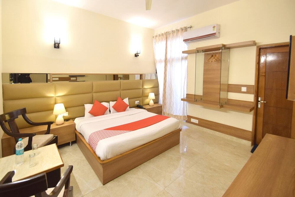 Джамму: Oyo 11567 Hotel Shivalik Hills