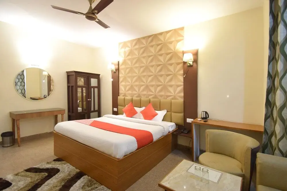 Джамму: Oyo 11567 Hotel Shivalik Hills