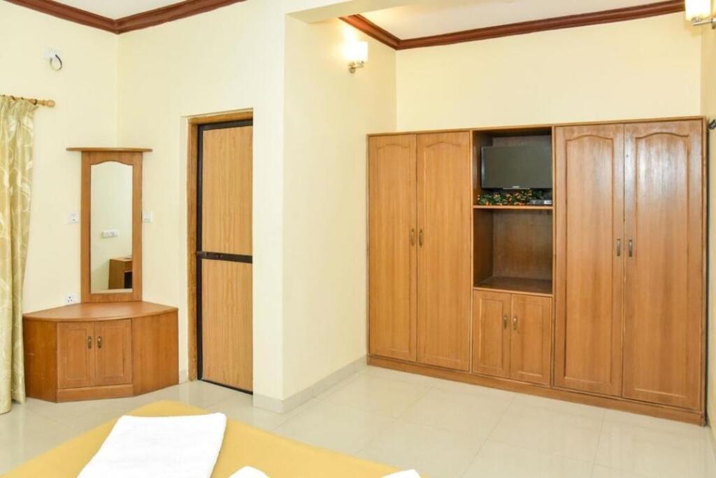 Калангут: Henry's Place