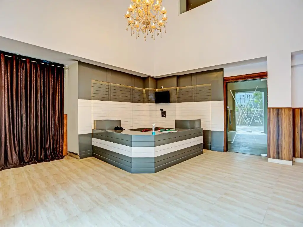 Нойда: Hotel Noida Grand 58