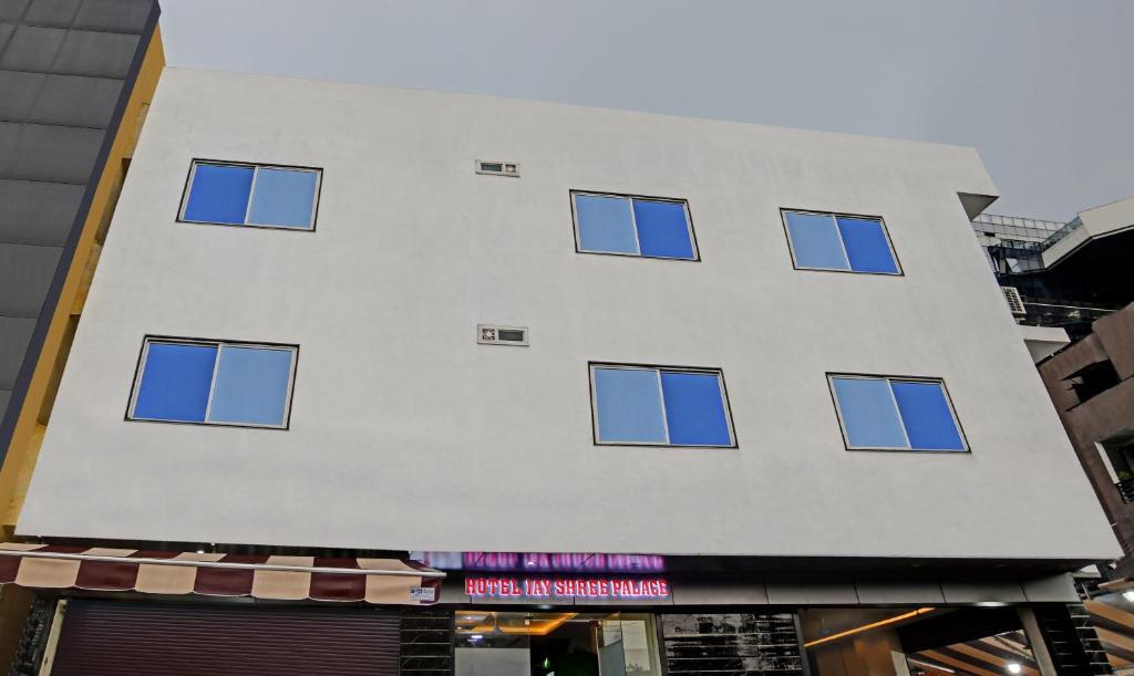 Treebo Jayshree Palace C21 Business Park — фото 1