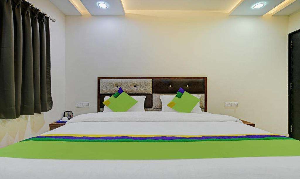 Индаур: Treebo Jayshree Palace C21 Business Park