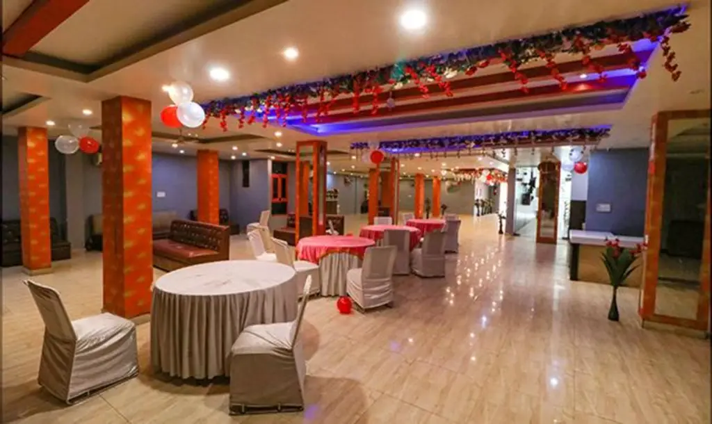 Большая Нойда: FabHotel A One Noida Sector 11