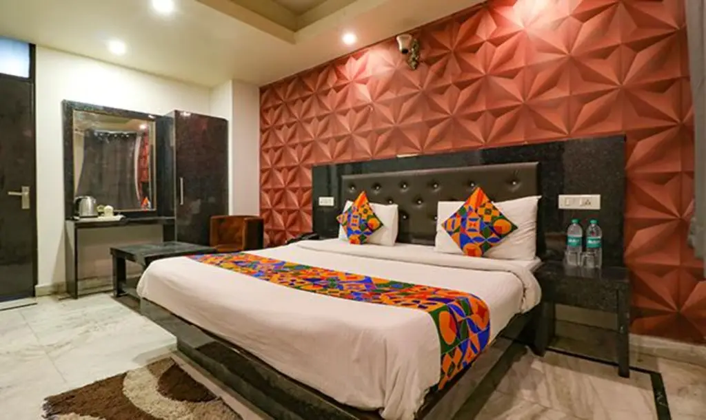 Большая Нойда: FabHotel A One Noida Sector 11