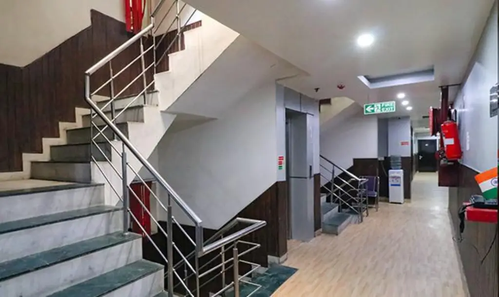 Большая Нойда: FabHotel A One Noida Sector 11