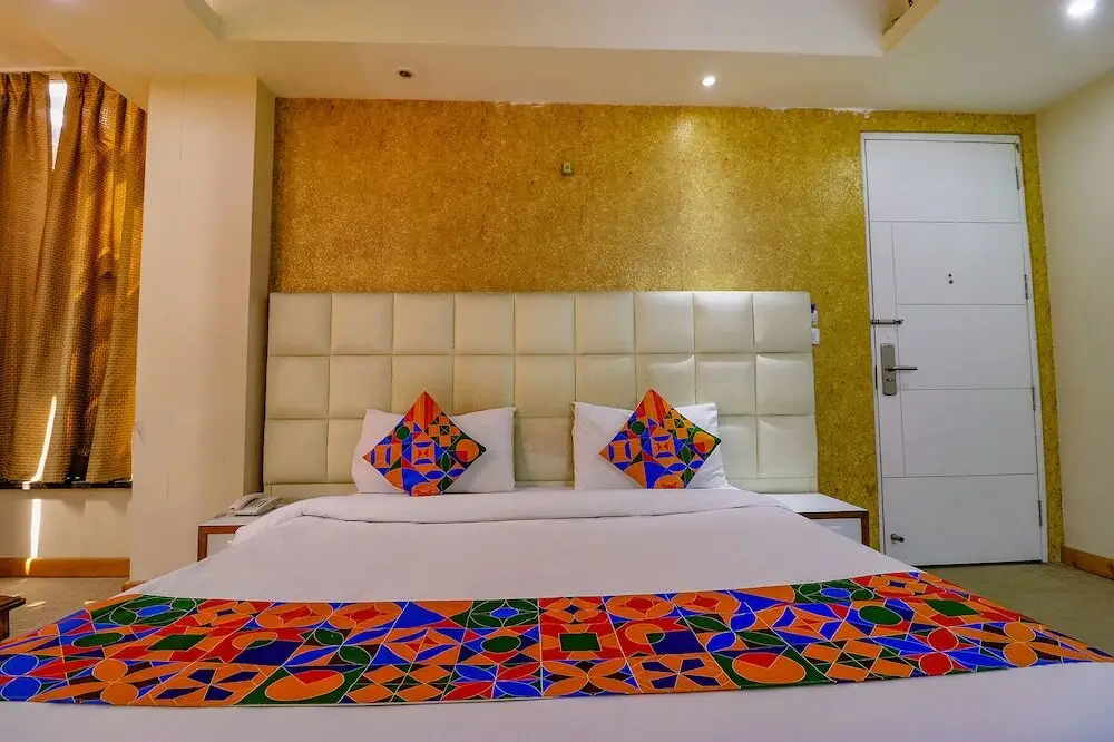 Нойда: Fabhotel Gaba Corporate Suites