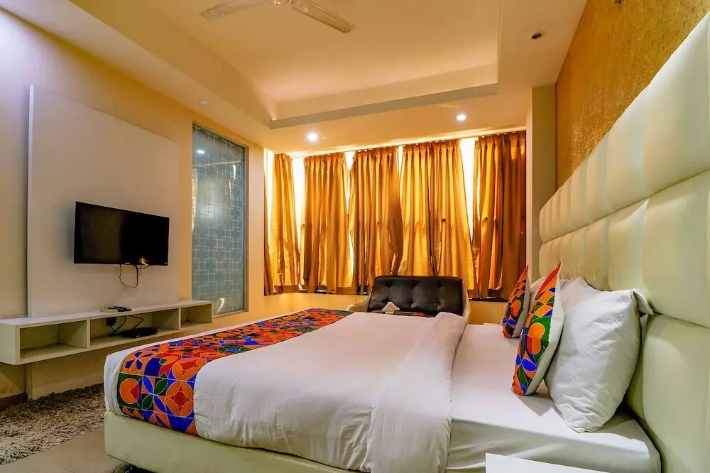 Нойда: Fabhotel Gaba Corporate Suites