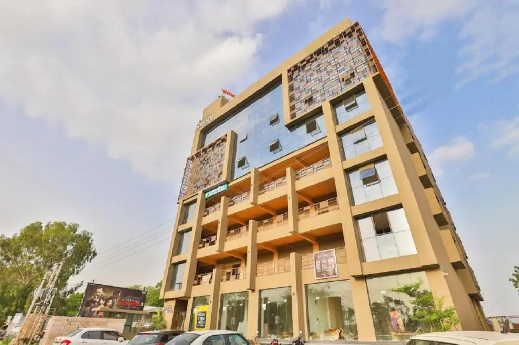 The Royal Square - Sky Stays (Chandkheda) — фото 1