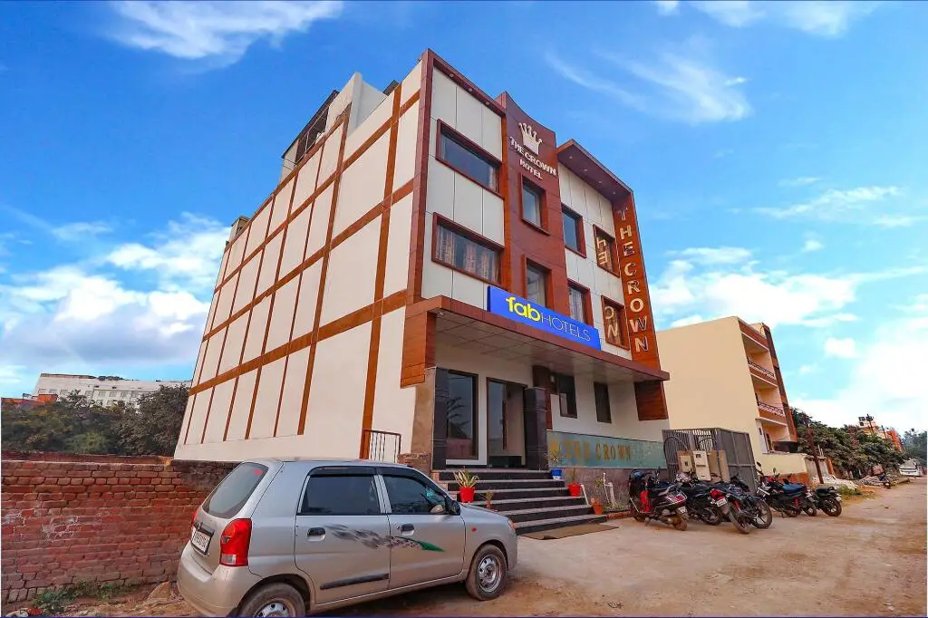Агра: FabHotel The Crown I