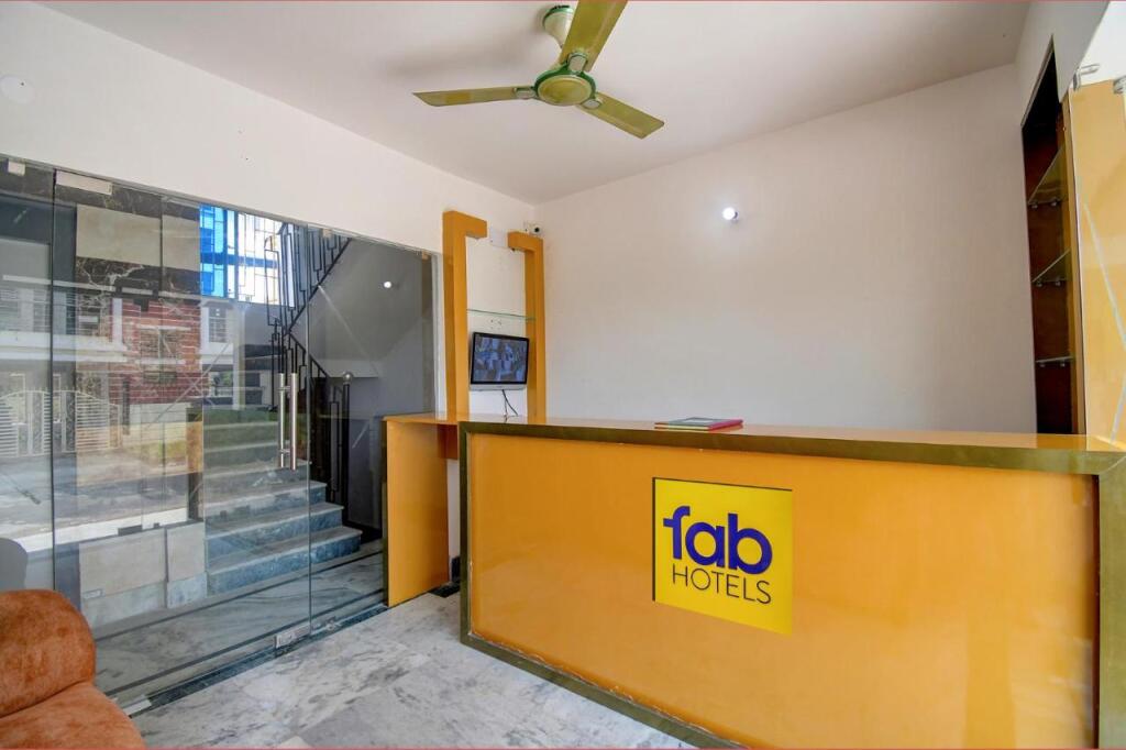 Колката: Fabexpress Amar Raj Villa
