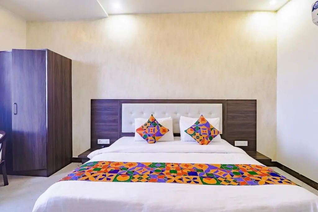 Агра: FabHotel World Link