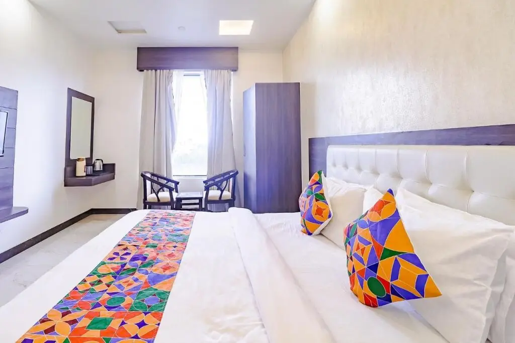 Агра: FabHotel World Link