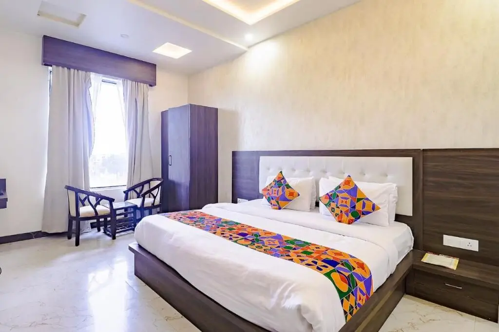 Агра: FabHotel World Link
