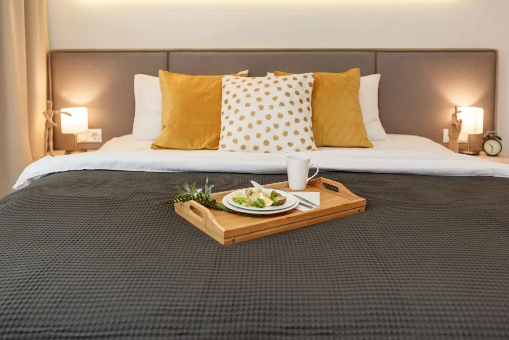 Санкт-Петербург: Апартаменты YOUR HOME на Марата