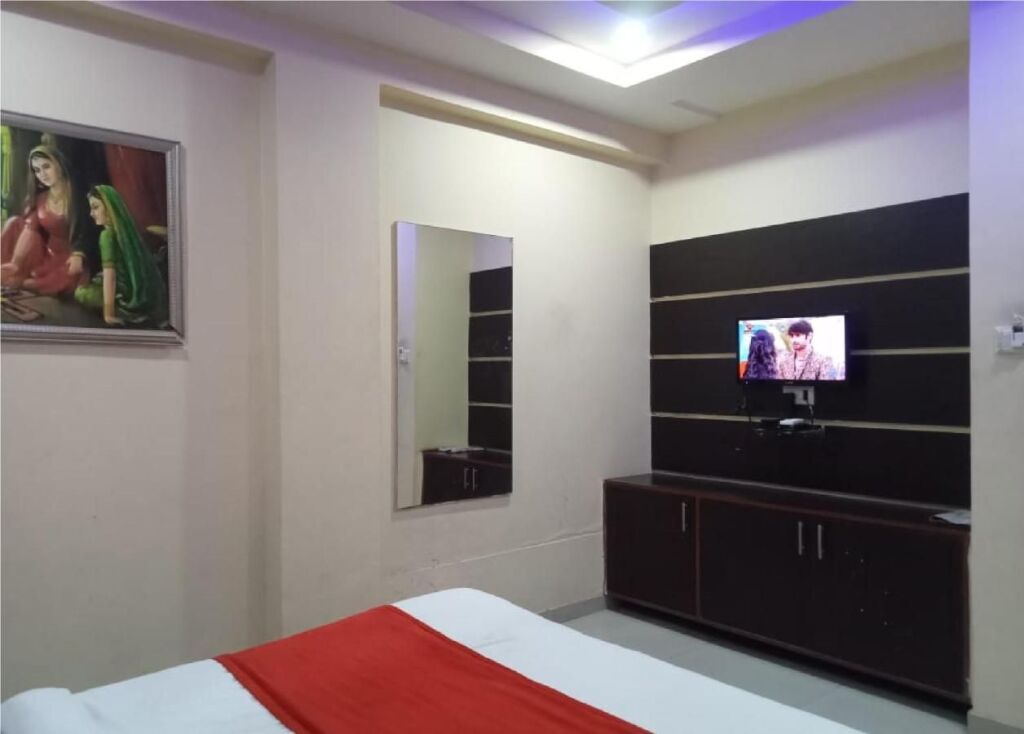 Ахмедабад: Hotel Krishna Palace Vastrapur