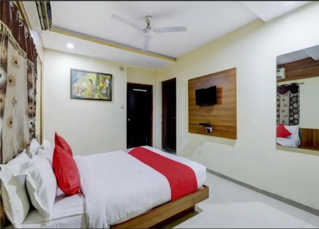 Ахмедабад: Hotel Krishna Palace Vastrapur