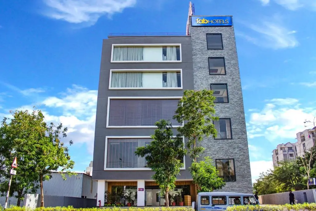Pinnacle Grand Hotel and Banquets — фото 1