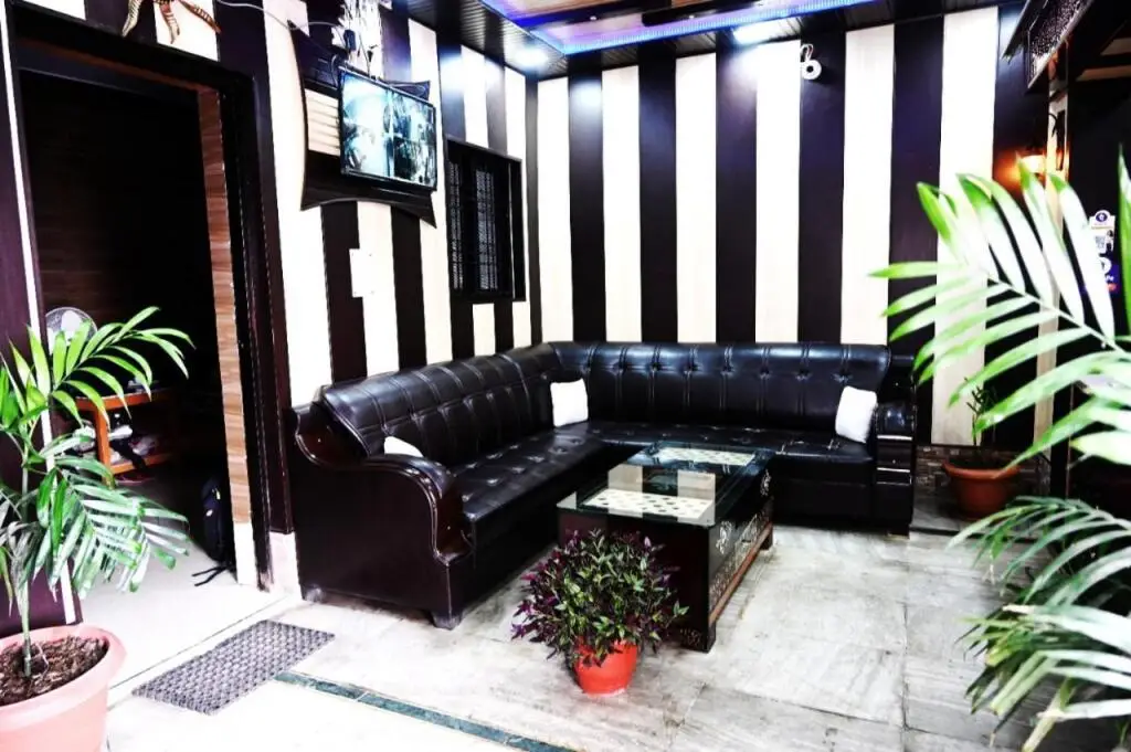 Bageshwar: Hotel Kaushalya Residency , Berinag