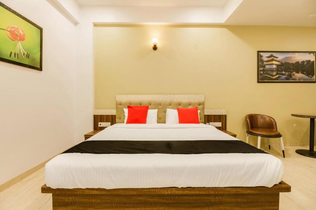 Вакад: Hotel Om Inn - Talegaon Dabhade