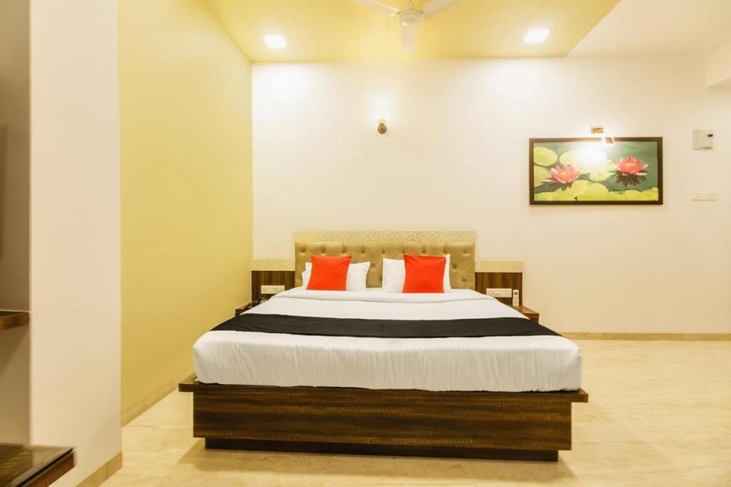 Вакад: Hotel Om Inn - Talegaon Dabhade
