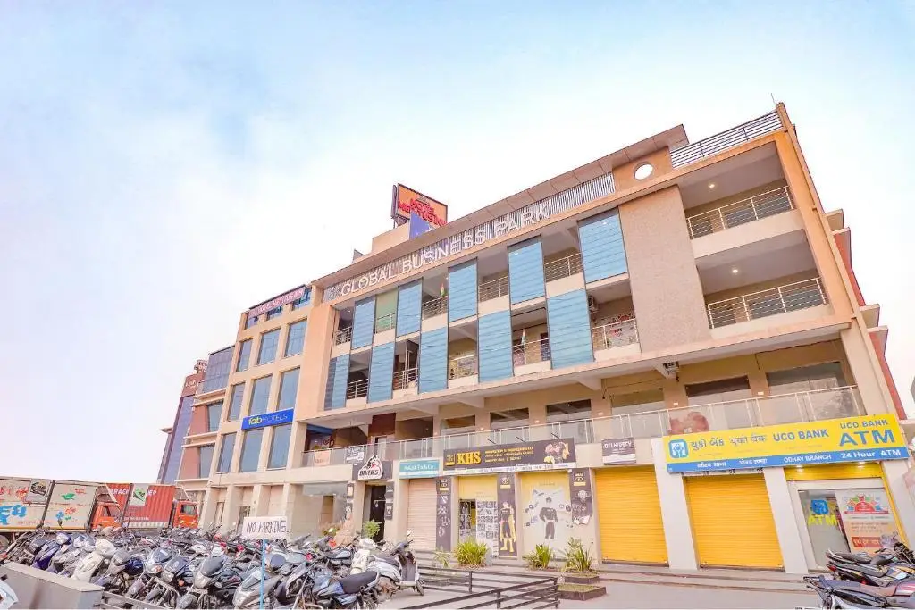 Fabhotel Meritus Inn — фото 1