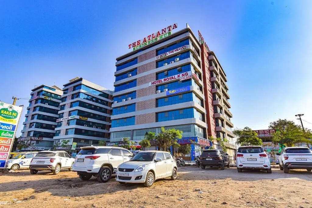 Fabhotel Royal King — фото 1
