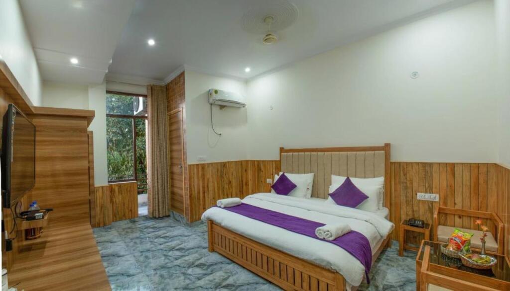 Наинитал: Jim's Gateway Corbett