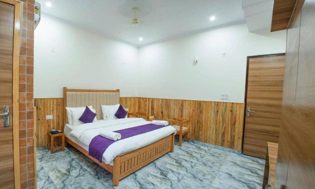 Наинитал: Jim's Gateway Corbett