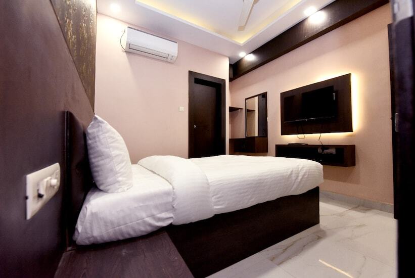 Праяградж: Hotel V K Inn