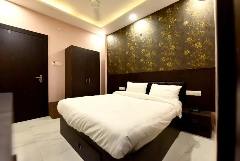 Праяградж: Hotel V K Inn