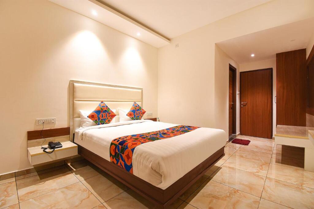 Бангалор: FabHotel High Rise