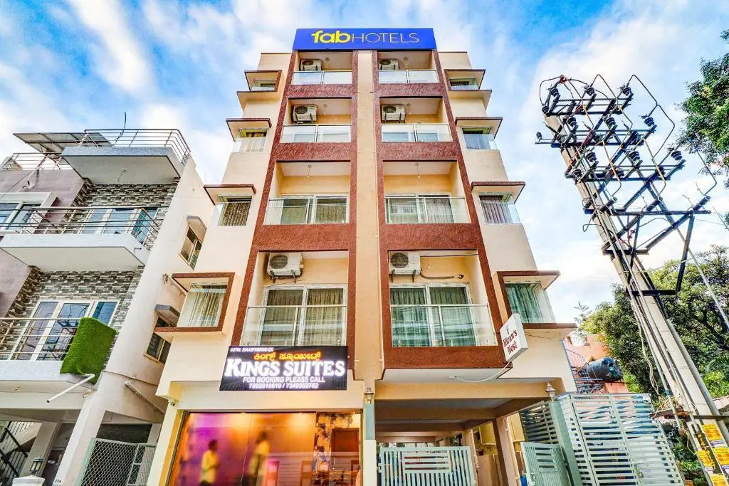 Fabhotel Kings Suites — фото 1