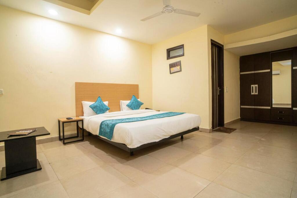 Нью-Дели: Hotel Red Coral By F9 Hotels
