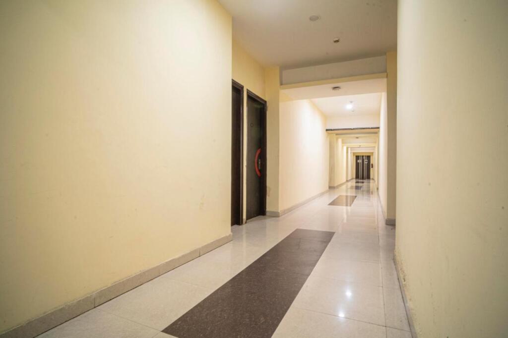 Нью-Дели: Hotel Red Coral By F9 Hotels