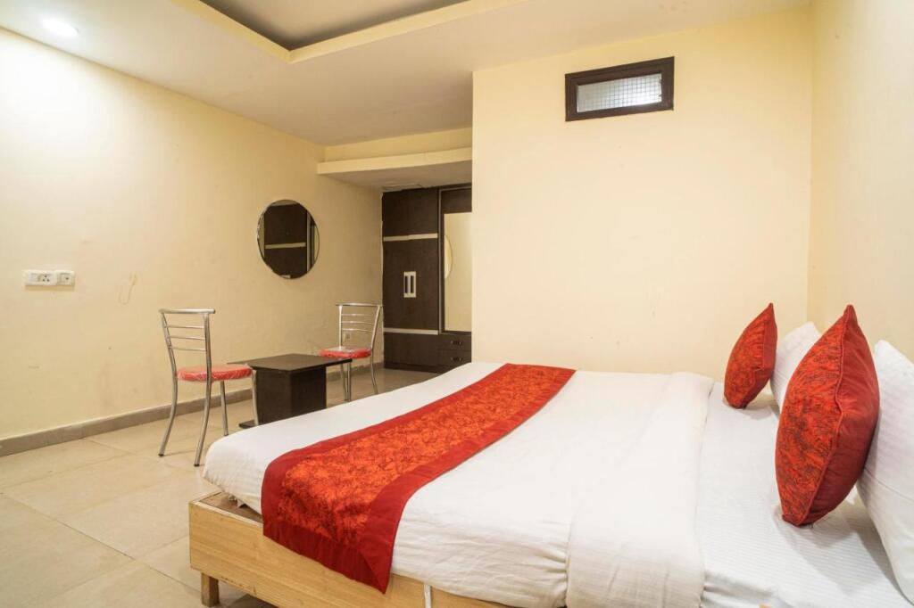 Нью-Дели: Hotel Red Coral By F9 Hotels