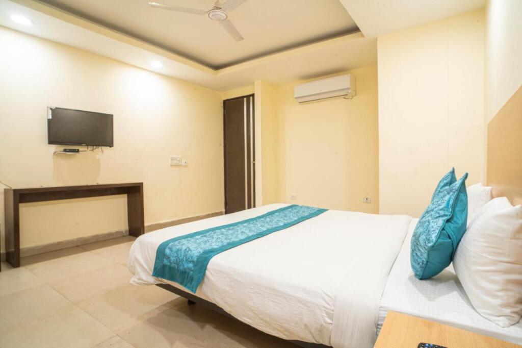 Нью-Дели: Hotel Red Coral By F9 Hotels