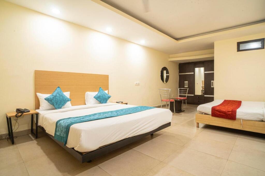 Нью-Дели: Hotel Red Coral By F9 Hotels