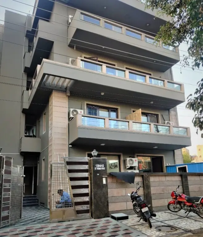 Гуруграм: Bluo Classic - 2 Bhk Dlf Golf Course - Balcony, Lift