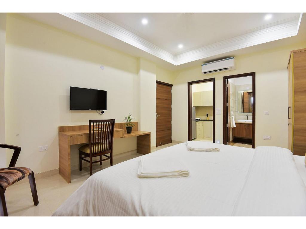 Гуруграм: Bluo Superior Studio Dlf Golf Course Road
