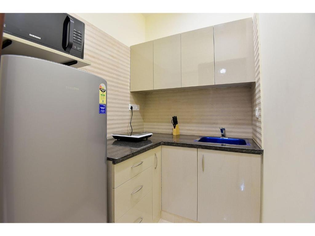 Гуруграм: Bluo Superior Studio Dlf Golf Course Road