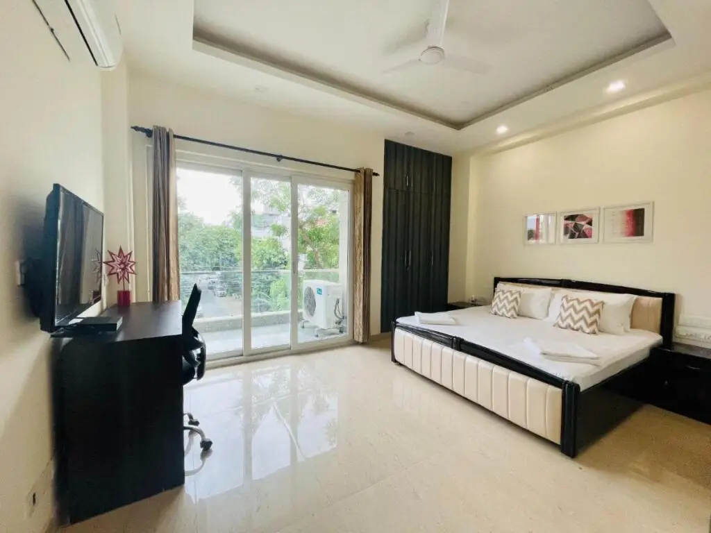 Гуруграм: Bluo 1Bhk - Dlf Cybercity, Mg Road - Balcony, Lift