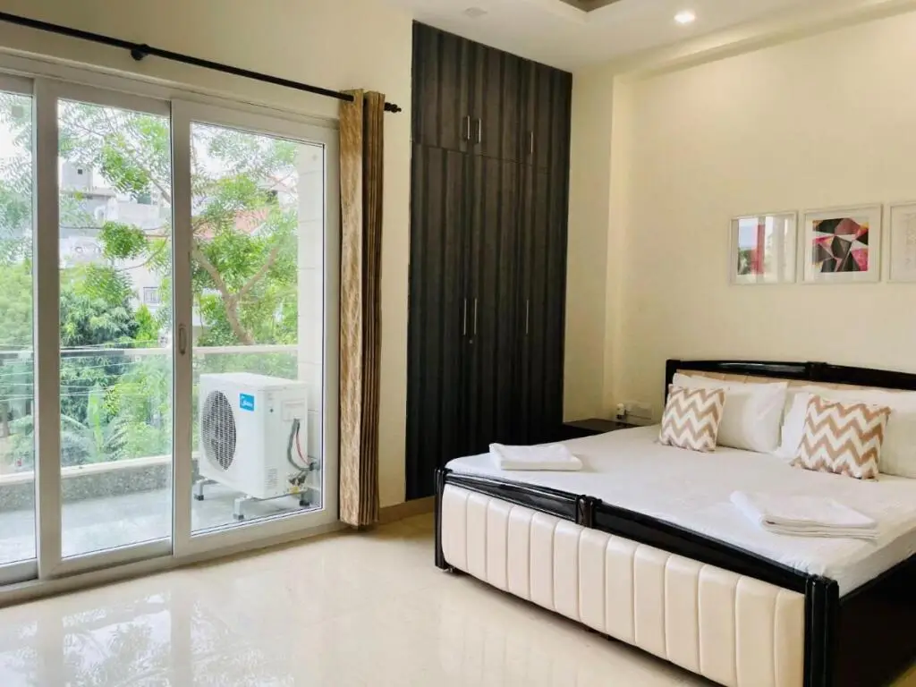 Гуруграм: Bluo 1Bhk - Dlf Cybercity, Mg Road - Balcony, Lift