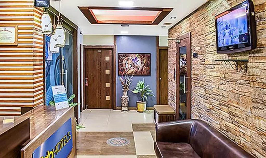 Бангалор: FabHotel Grand Falcon