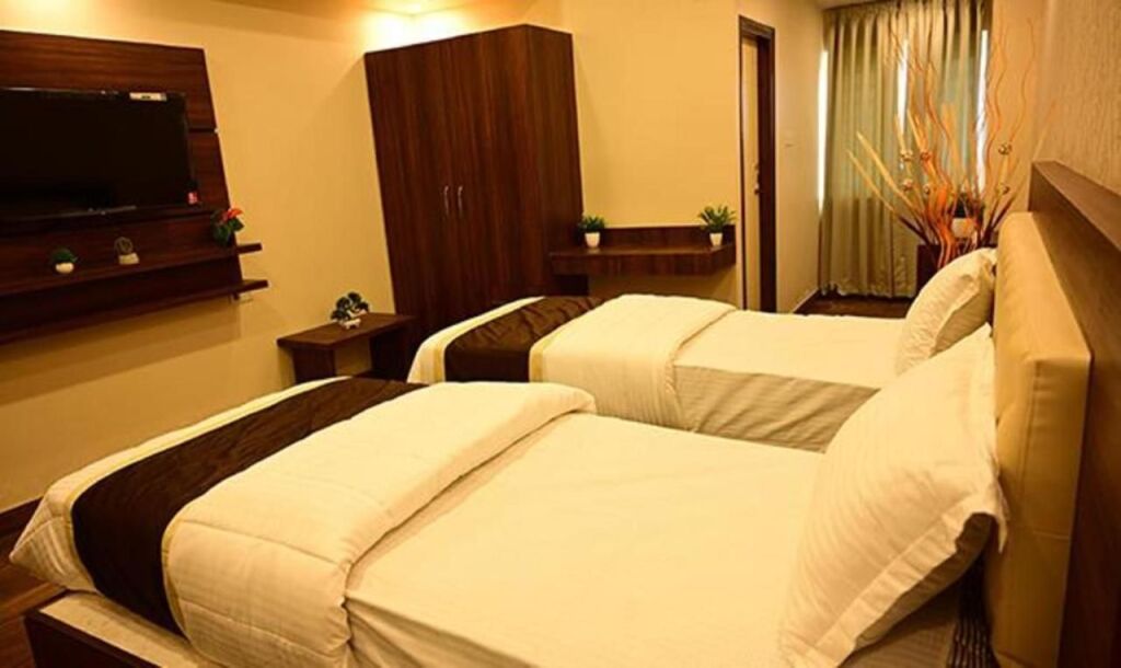 Бангалор: FabHotel Grand Falcon