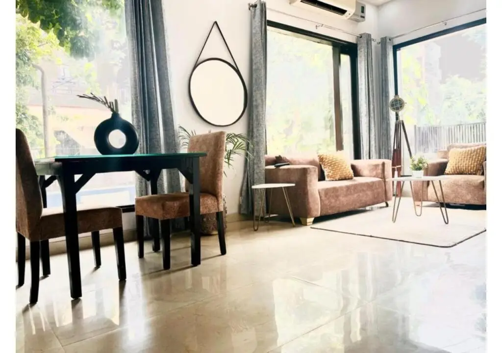 Гуруграм: Bluo 3Bhk - Dlf Galleria - Bathtub, Balcony