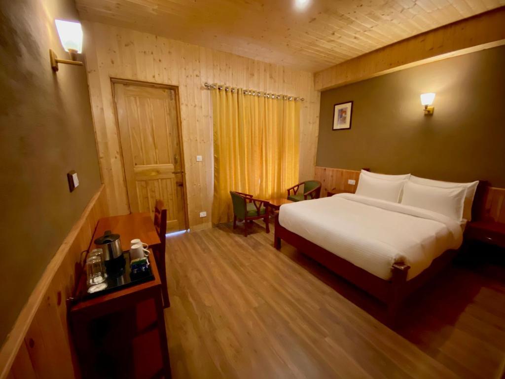 Банджар: ShivAdya Tirthan - Boutique Hotel in Tirthan Valley