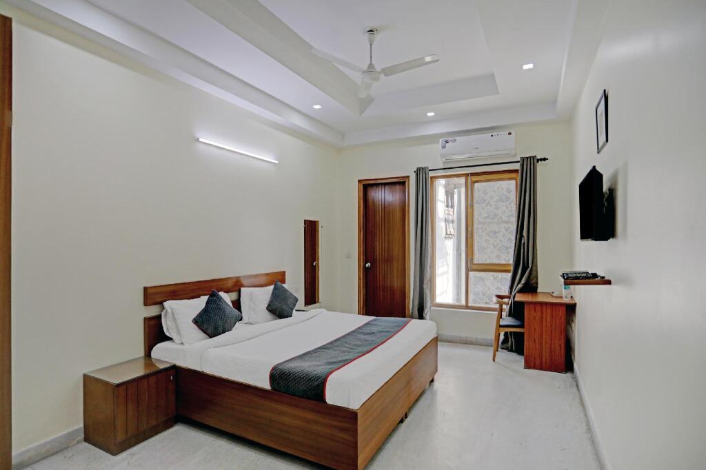 Нойда: OYO 79643 OYO Townhouse Hotel Merriment
