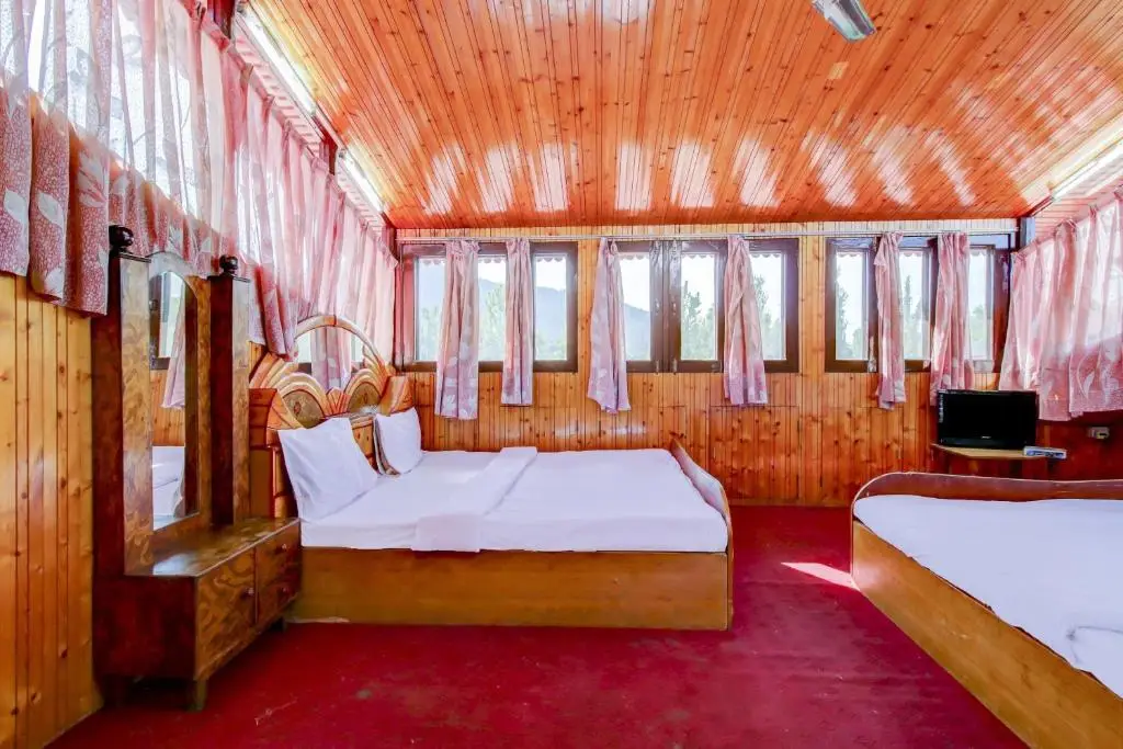 Шринагар: OYO 80500 Hotel Hijraan